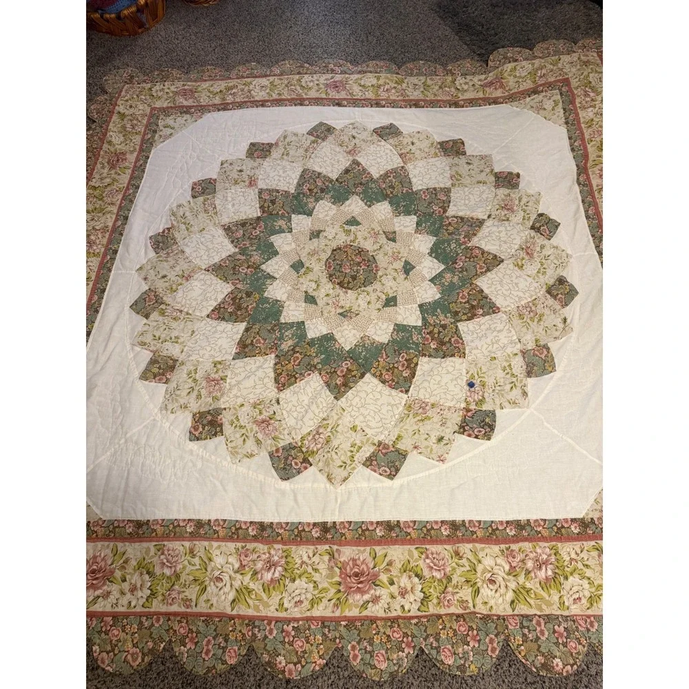 Vintage Floral Dahlia Patchwork Quilt Set Scalloped Edge Green Pink 3pc Queen
